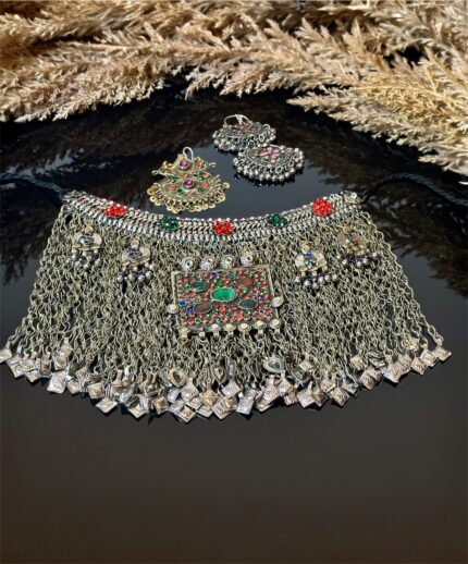Zar-o-Zanjir is a traditional Afghan decorative jewelry piece featuring handcrafted metalwork, rich chain detailing, and multicolor accents, perfect for Gand Afghan outfits.