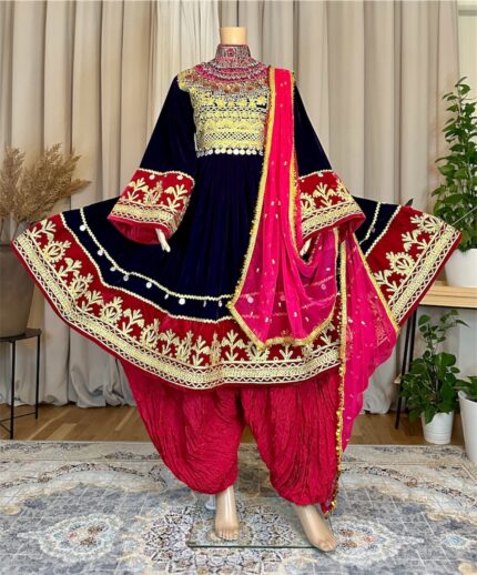 Afghan traditional dress in Banafsh Makhmal with chest Charmadozi and Sekeh-dozi, paired with Pink Gaj shal and Pink Geybi shalwar, free size (EU 36–42).