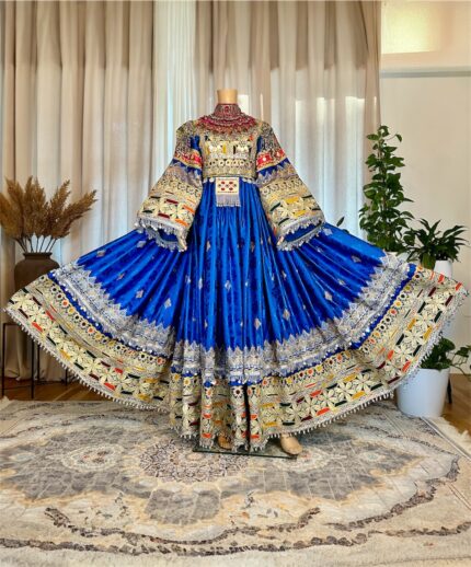 Long blue ceremonial dress with Sekka-dozi and Charmadozi. Comes with blue Indian shal and blue crepe shalwar. Free size (EU 36–42), length 145 cm.